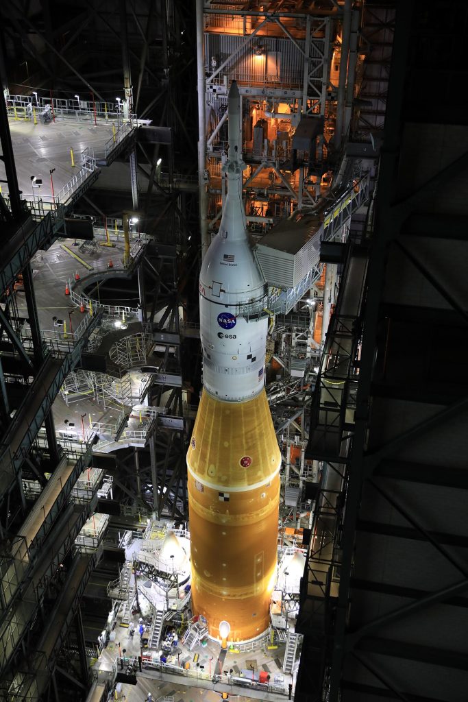 Razzo VAB Artemis I Space Launch System e navicella spaziale Orion