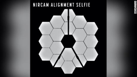 questo & quot;  Selfie "  nuovo & quot;  Mostra tutti i 18 segmenti dello specchio primario di Webb che raccoglie luce dalla stessa stella.