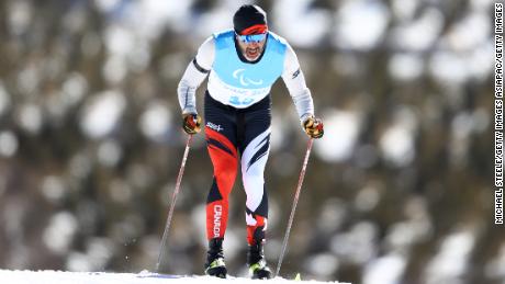 McKeever si allena a Zhangjiakou prima dei Giochi Paralimpici Invernali. 